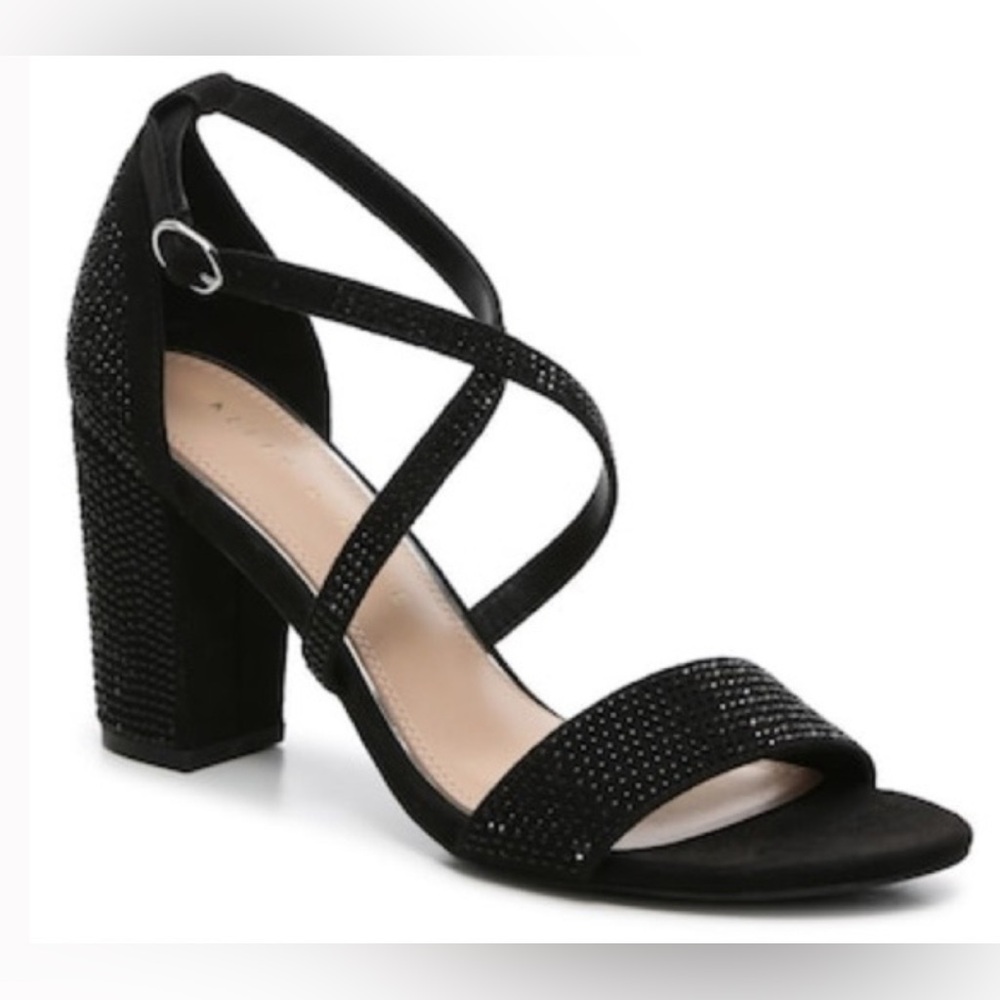 Kelly and Katie Paloona heel